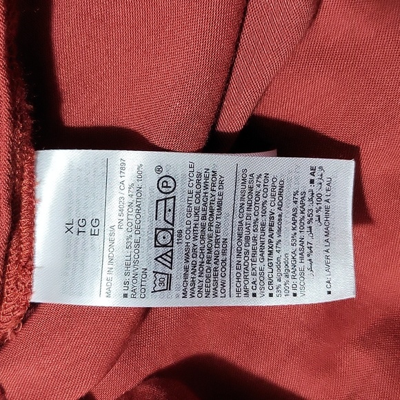 Rust red buttoned peasant top. - Picture 6 of 8
